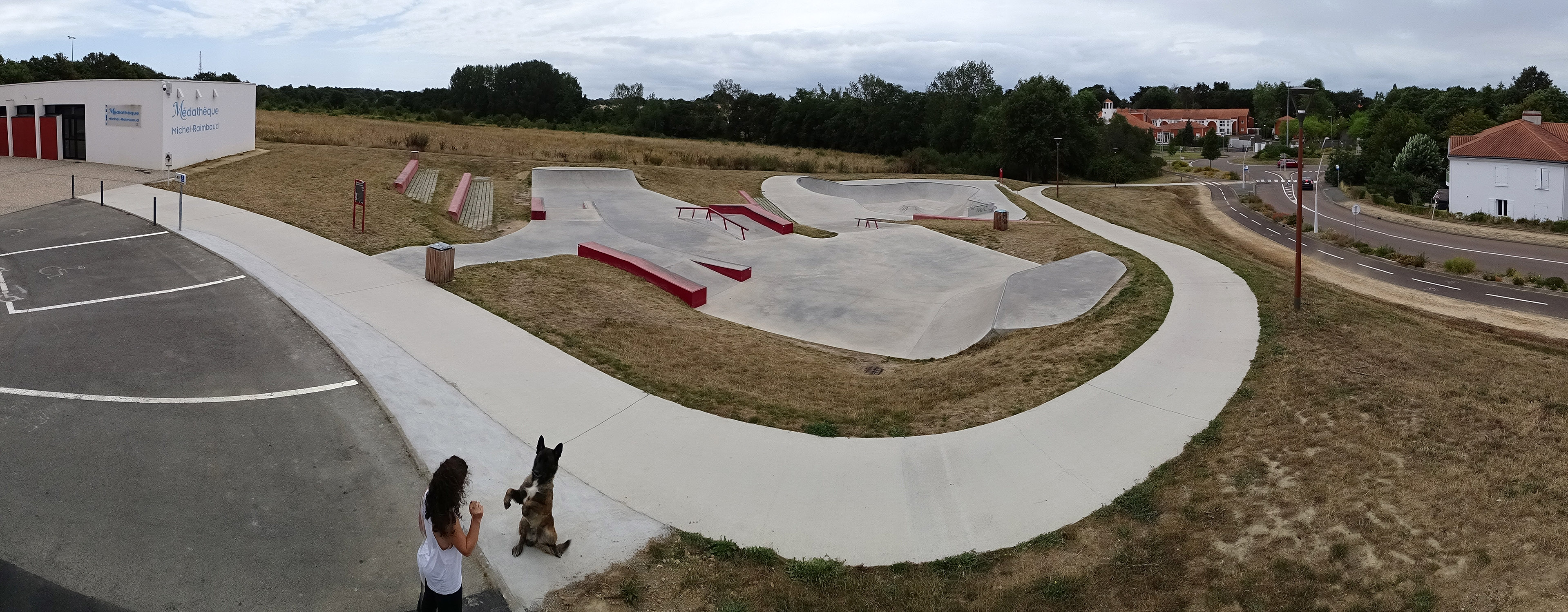 Médiathèque Rimbaud Les Sables d' Olonne Skate Spot