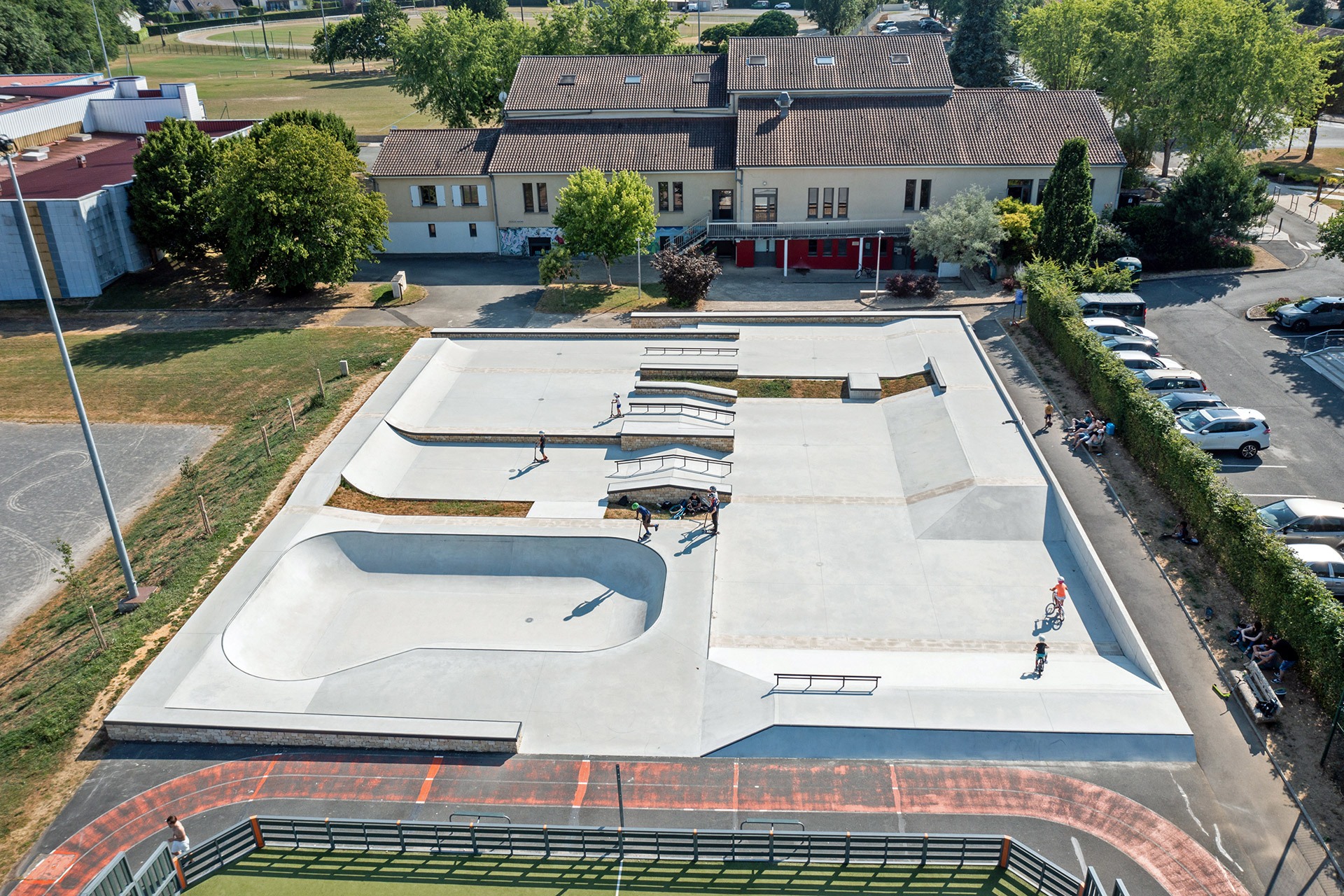 Les Châtaigniers Fontaine le Comte Skate Spot
