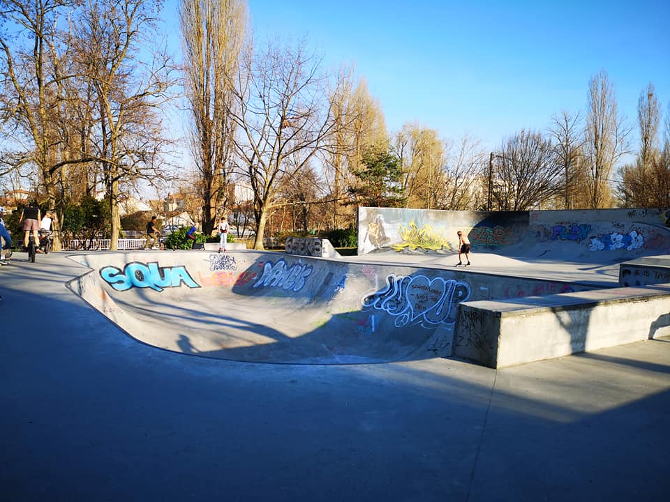 Parc Bourse du Travail Tarbes Skate Spot