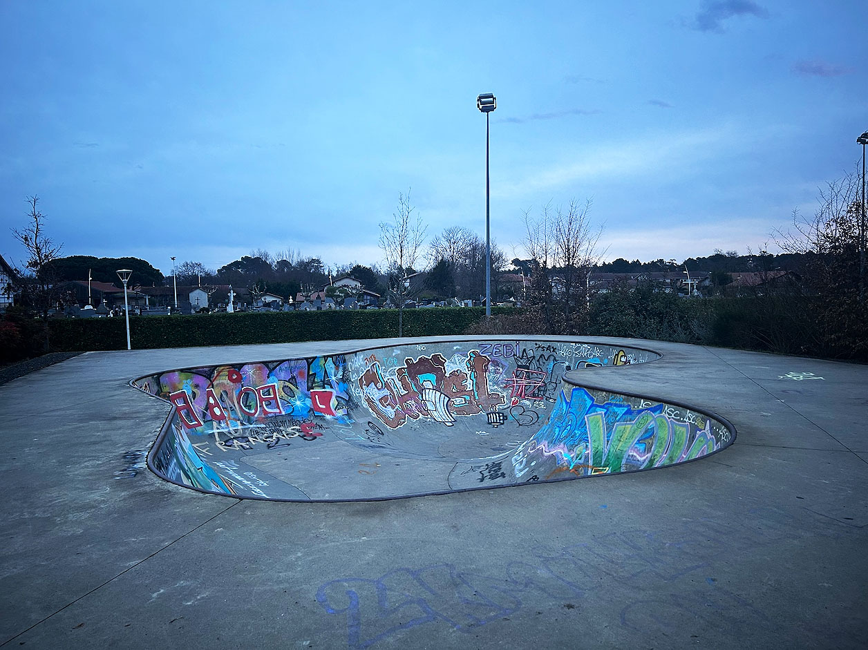 Le Cimetière Sanguinet Skate Spot