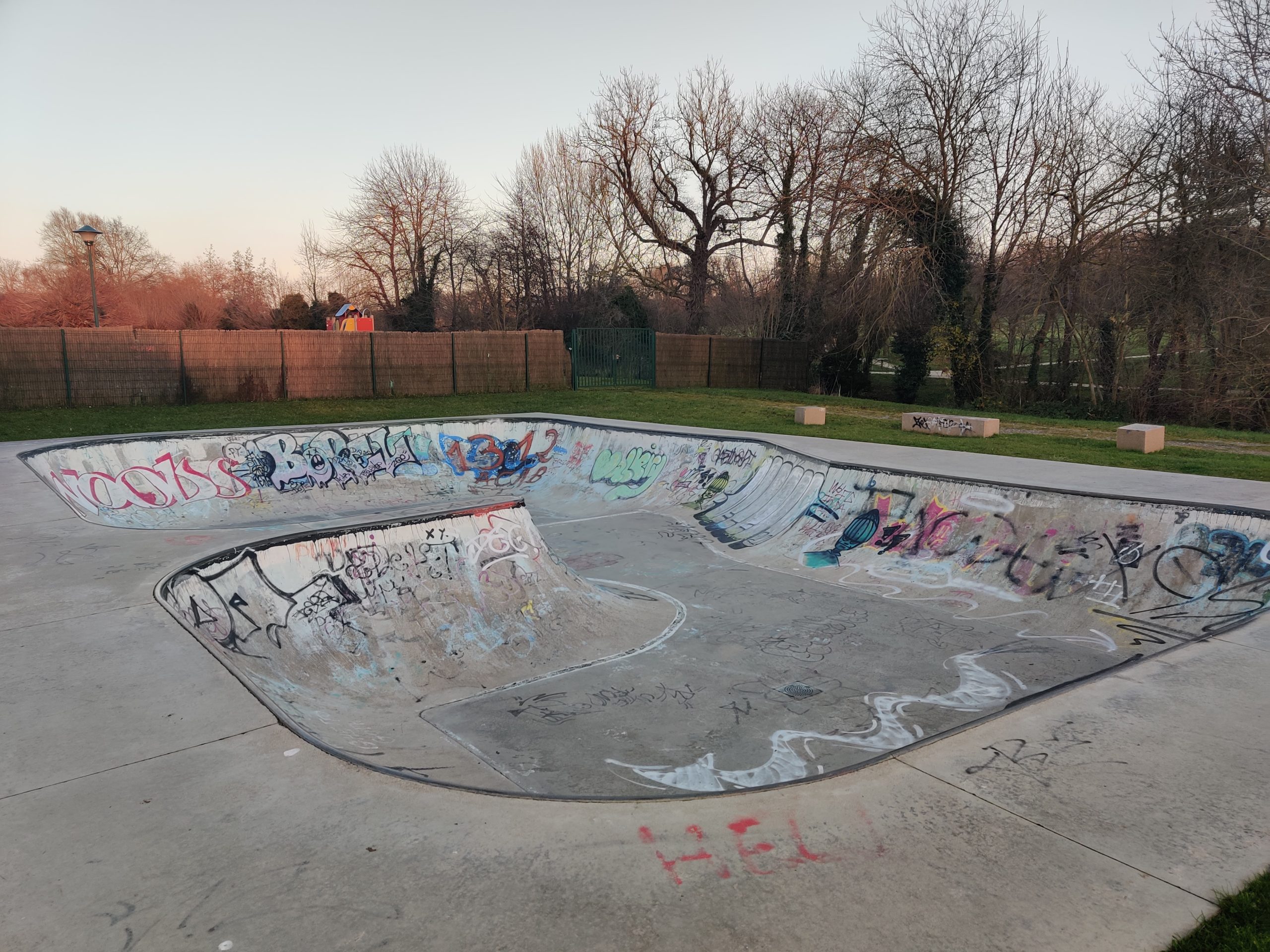 Parc des Frênes Montévrain Skate Spot