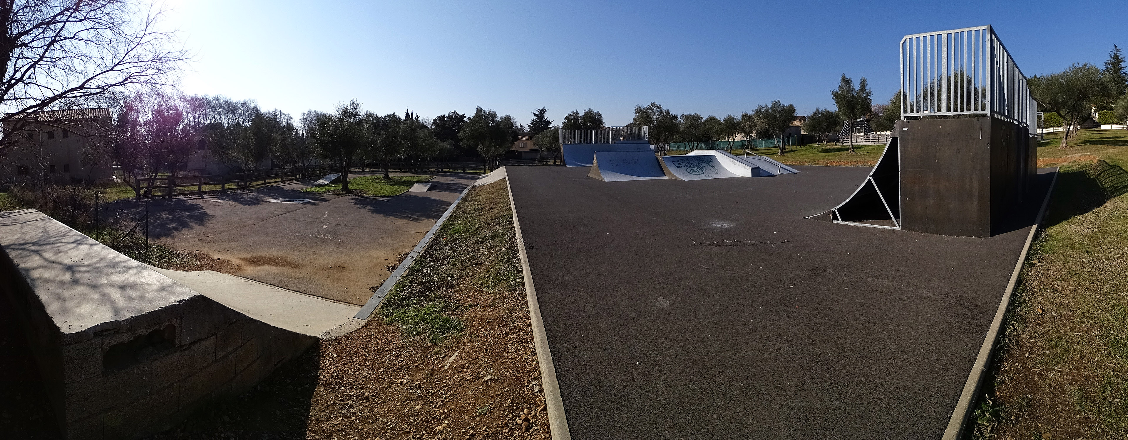 Parc des Olivettes Saint Brès Skate Spot