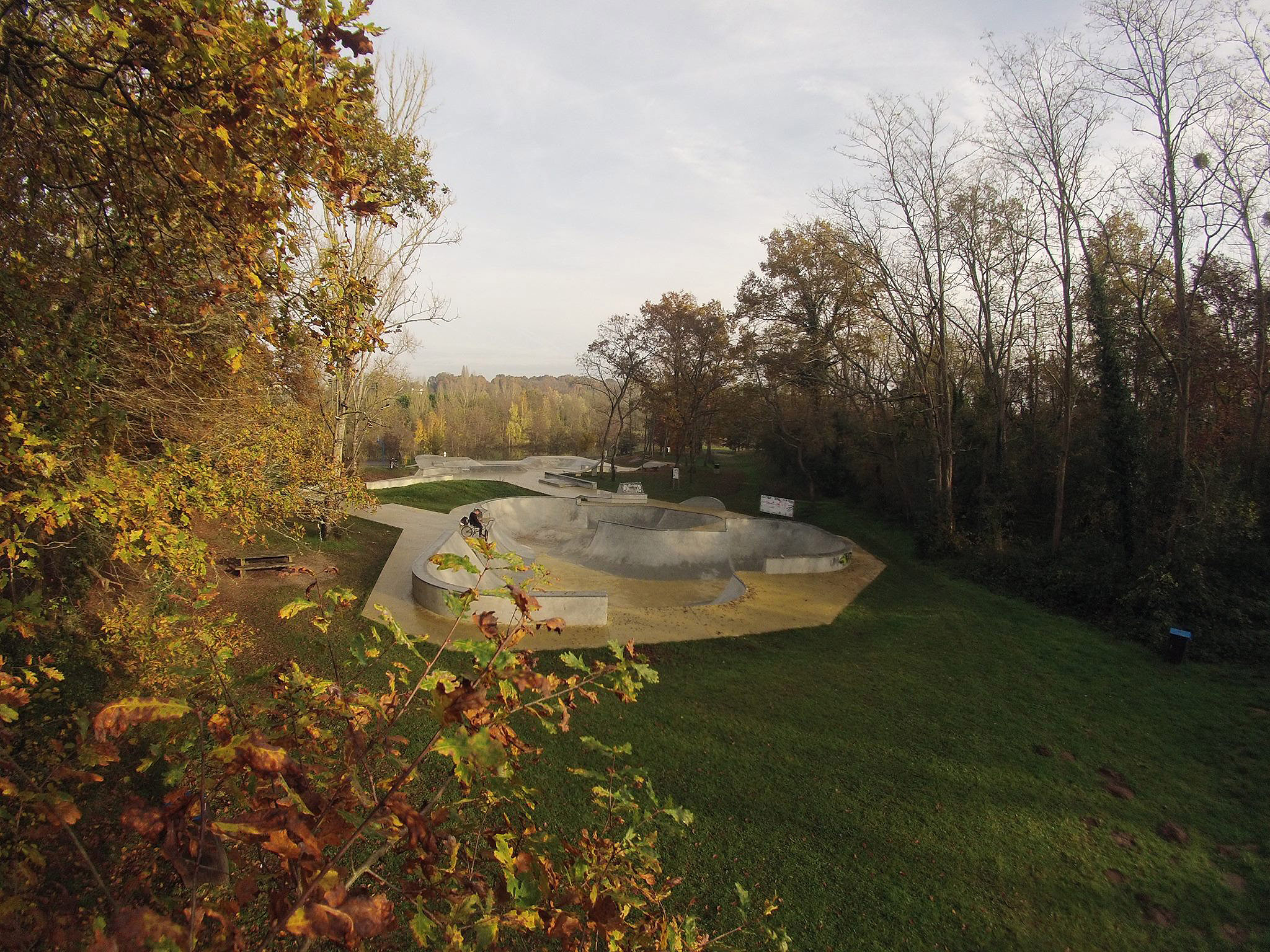 Ile de Loisirs Bois le Roi Skate Spot