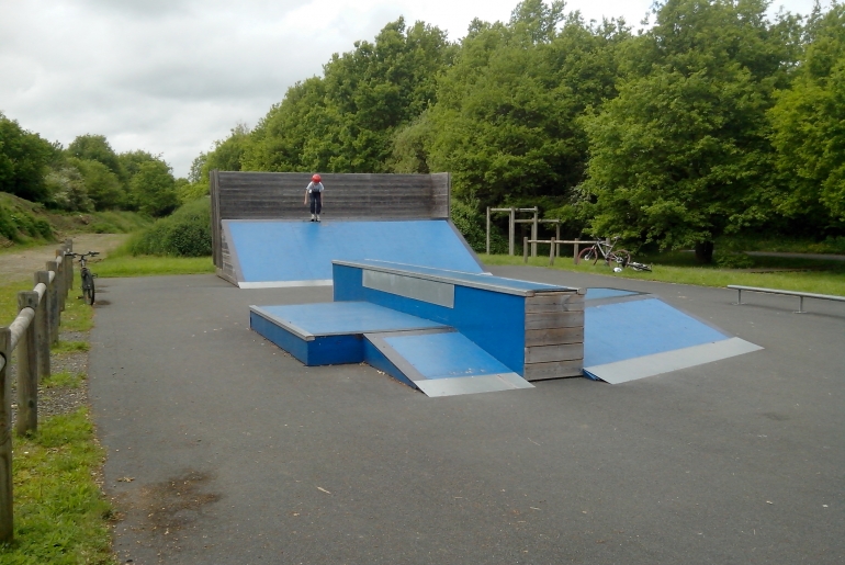 Plan D' eau Rougé Skate Spot