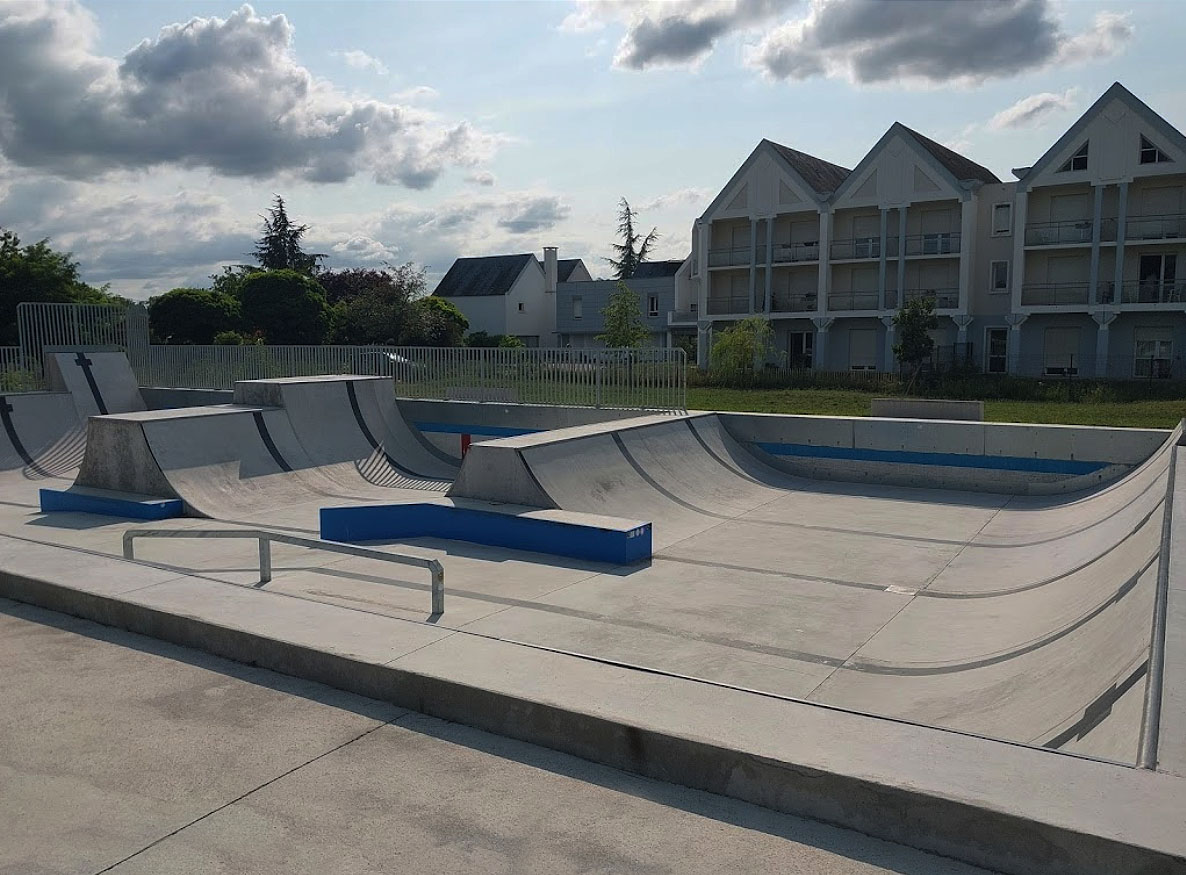 La Piscine L' Île Bouchard Skate Spot