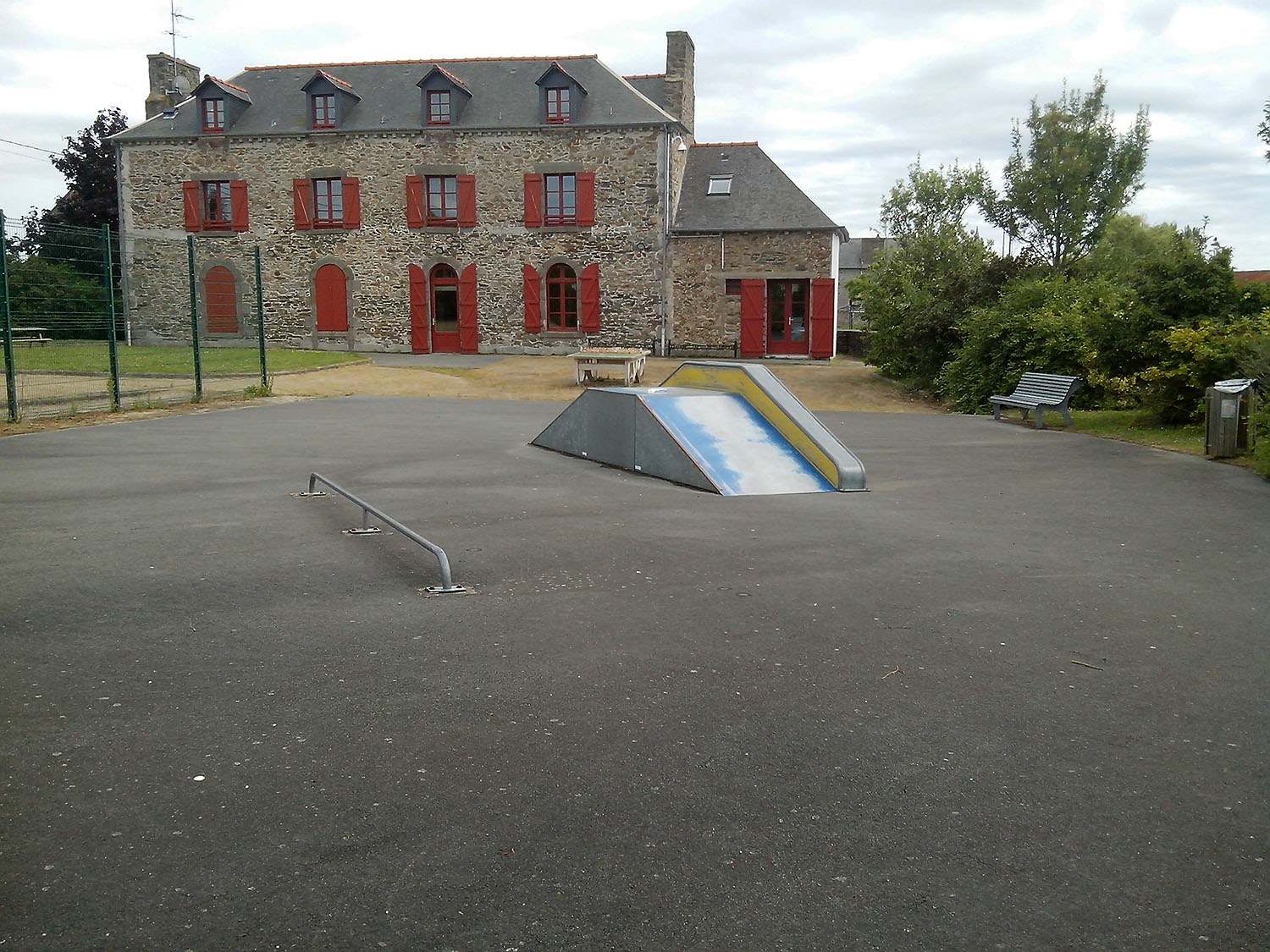 Espace Jeunes Cancale Skate Spot