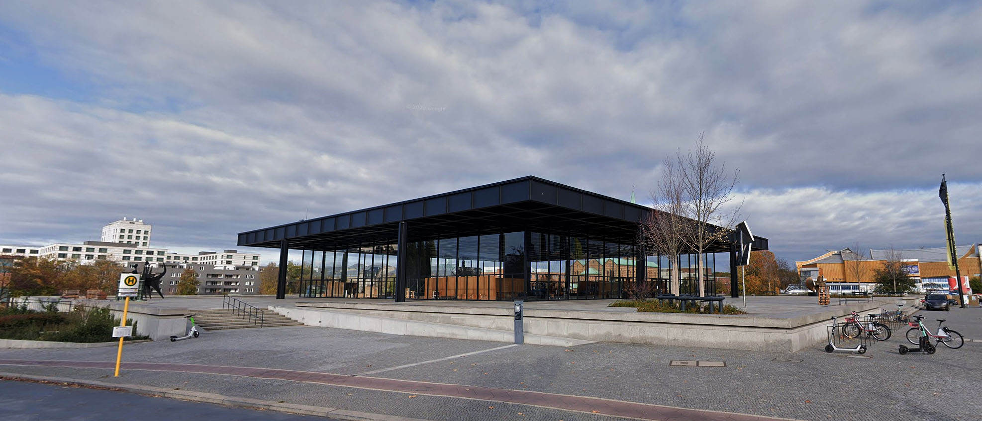 Neue Nationalgalerie Berlin Skate Spot