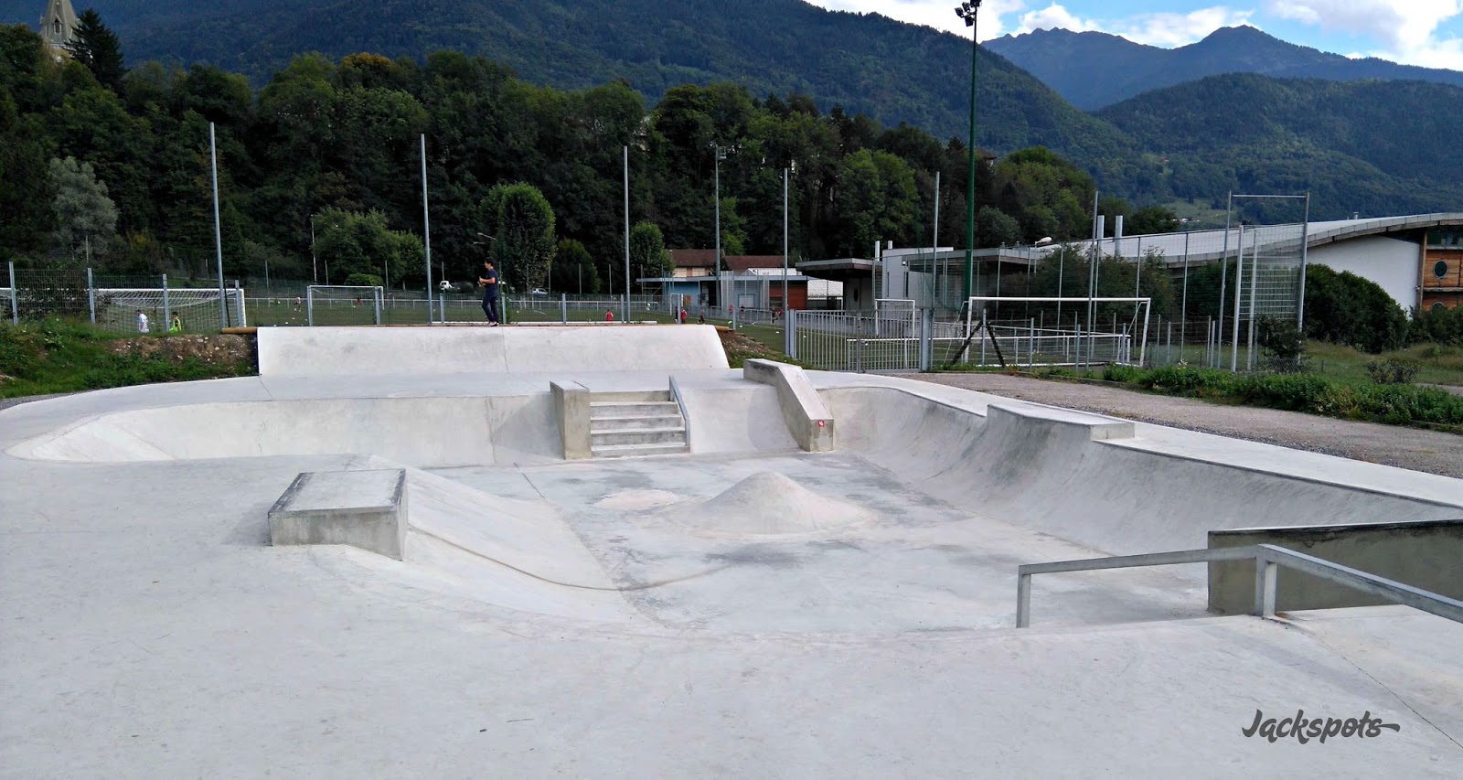 Collège E Perrier Ugine Skate Spot