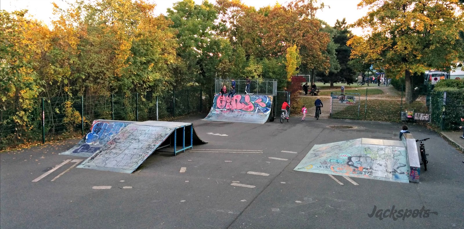 Parc Sainte Barbe Fontenay aux Roses Skate Spot