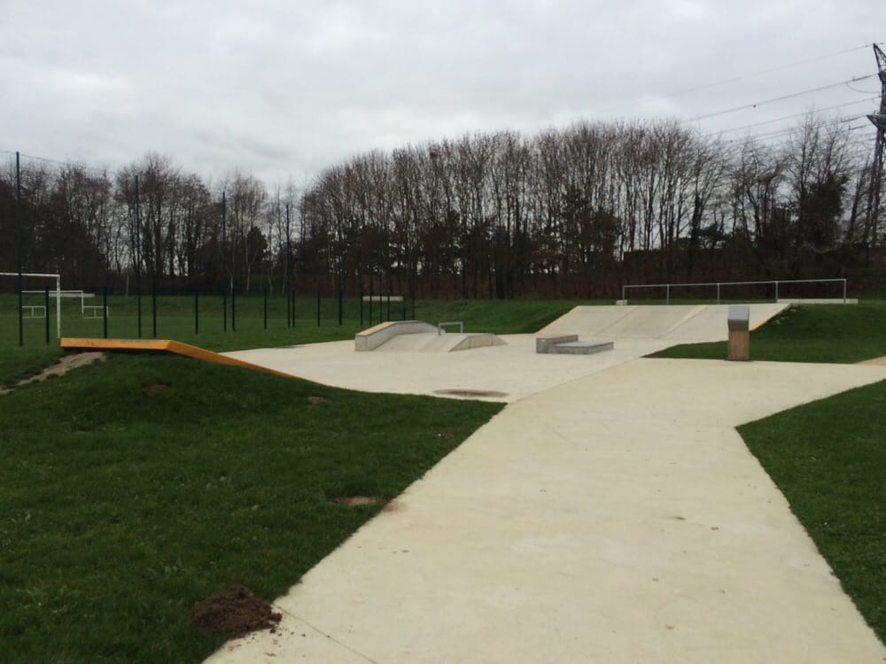 Stade Jacky Rivière Collégien Skate Spot