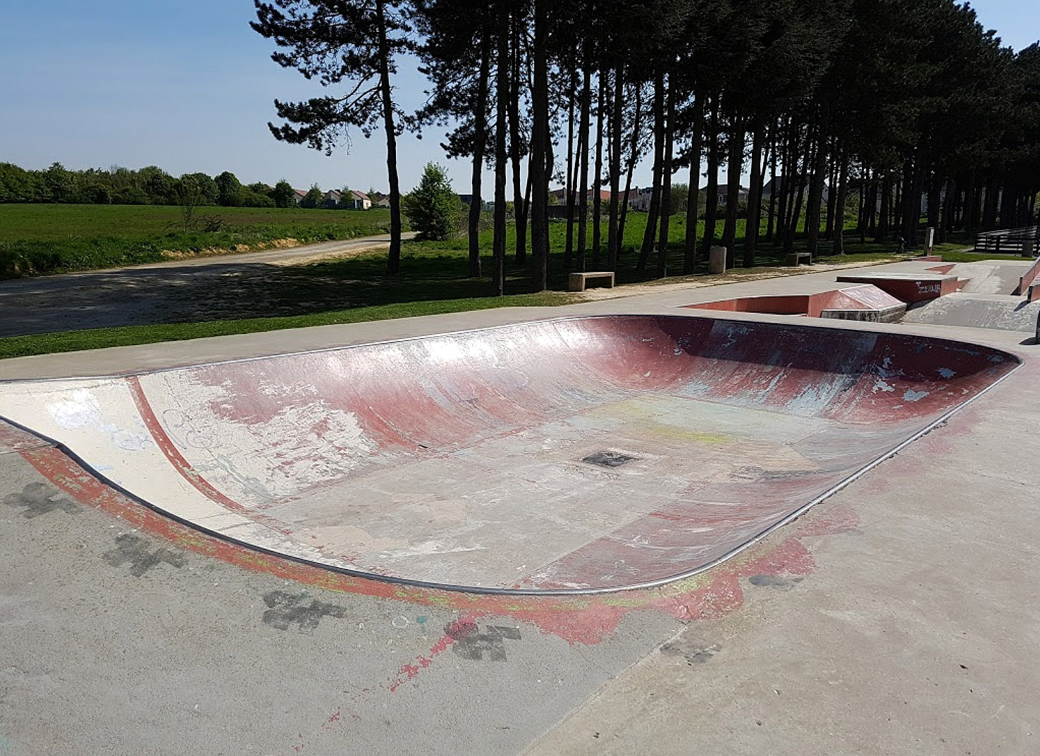 La Ferme Magny les Hameaux Skate Spot