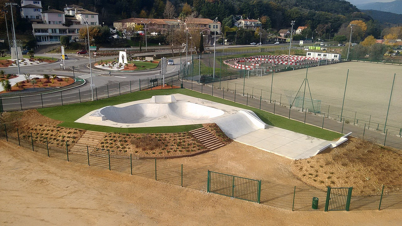 Parc des Sports Villeneuve-Loubet Skate Spot