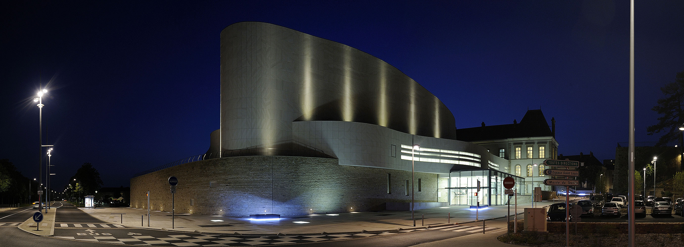 Théâtre Saint-Louis Cholet Skate Spot