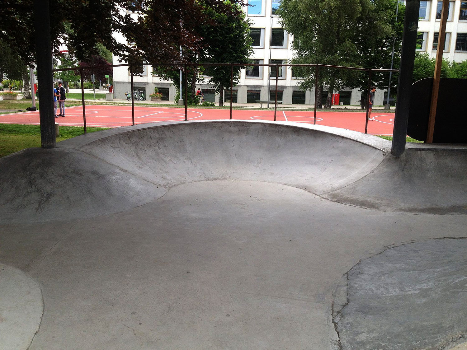 Collège des Jeanneret Le Locle Skate Spot