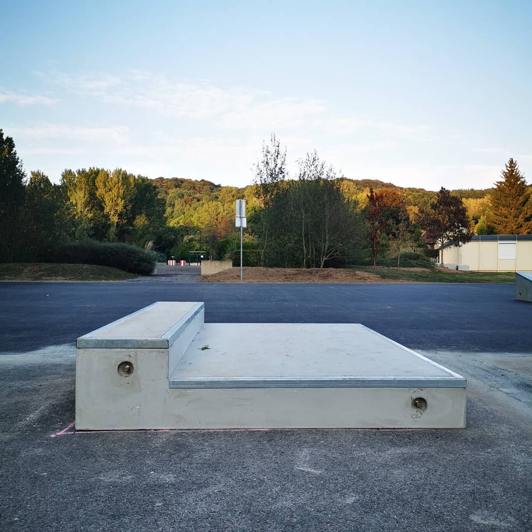 Le Marais Clairoix Skate Spot