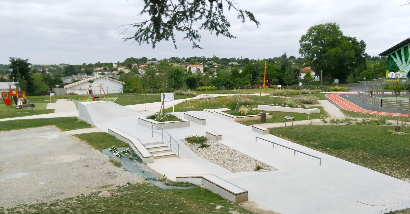 Complexe Sportif Ruelle sur Touvre Skate Spot