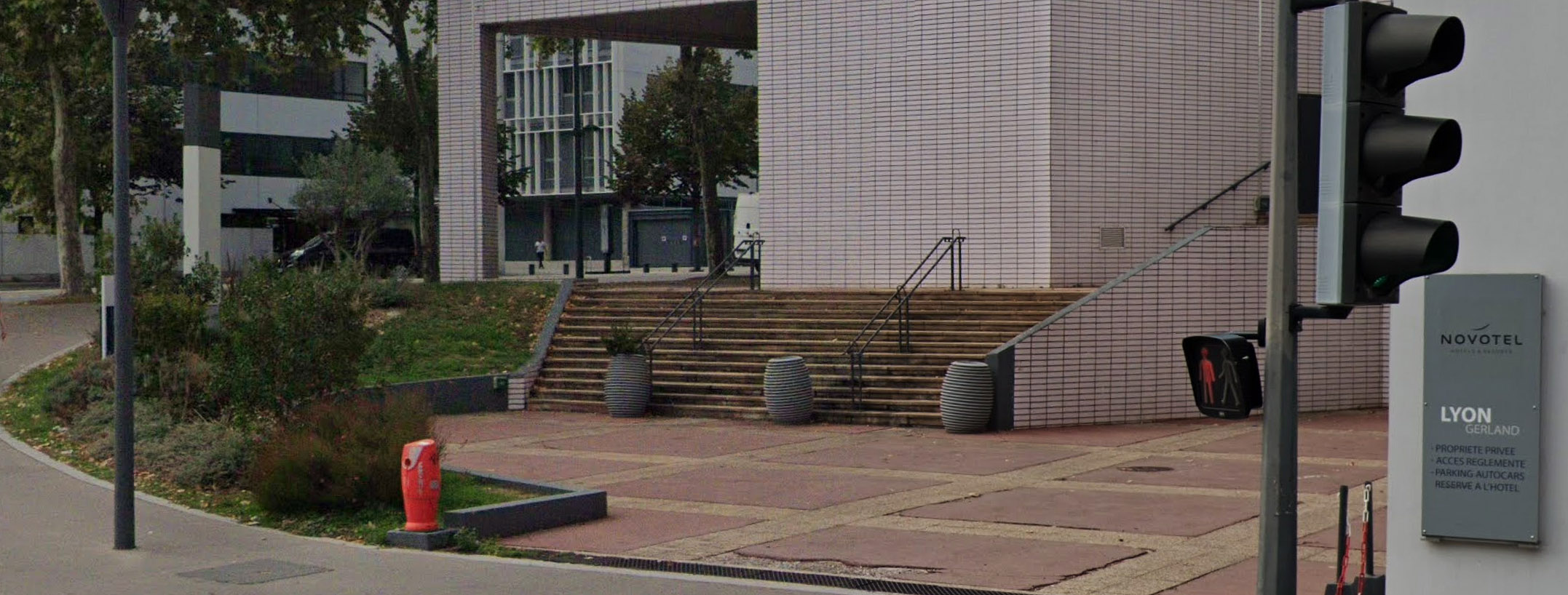 Onepark Halle Lyon Skate Spot