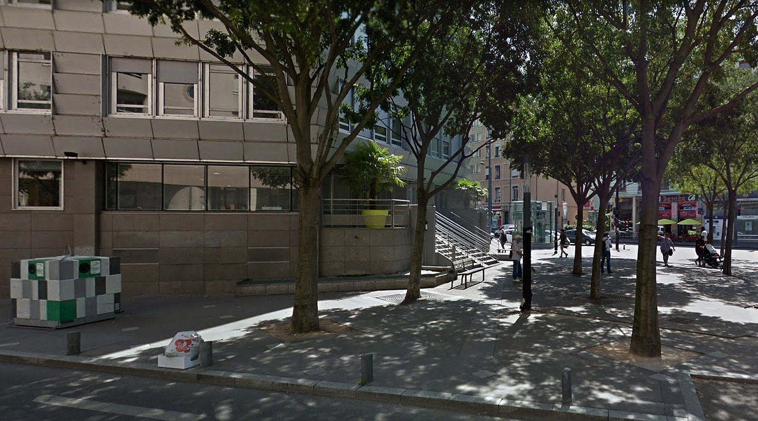 Place Charles Hernu Villeurbanne Skate Spot