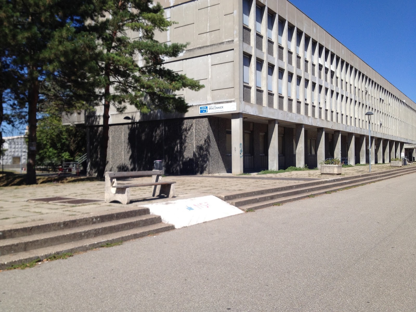 Fac Bât Braconnier Villeurbanne Skate Spot