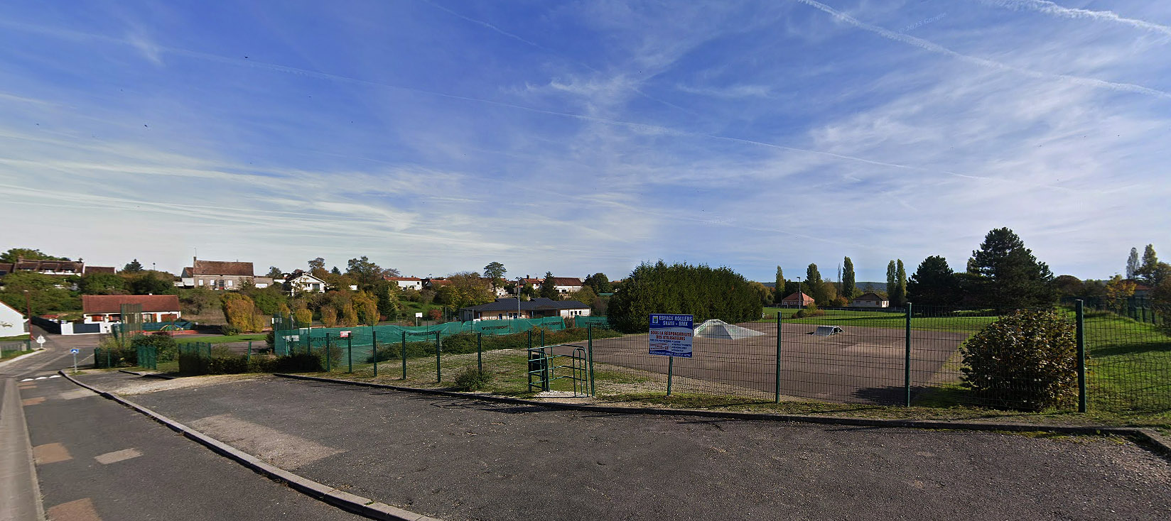 Maison des Jeunes Gron Skate Spot