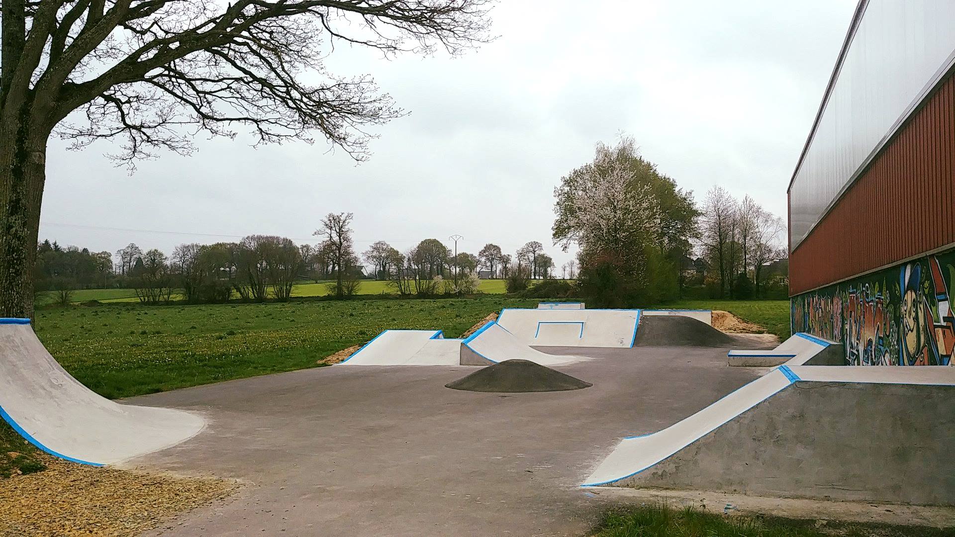 Salle Des Sports Saint Médard sur Ille Skate Spot