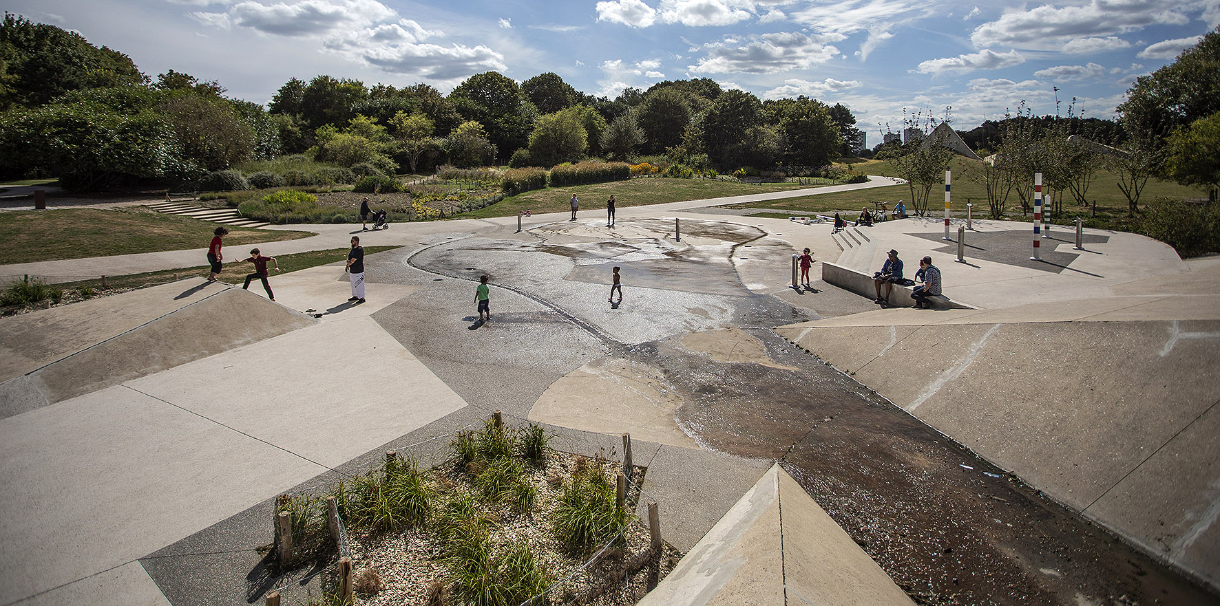Le Grand Lac La Courneuve Skate Spot