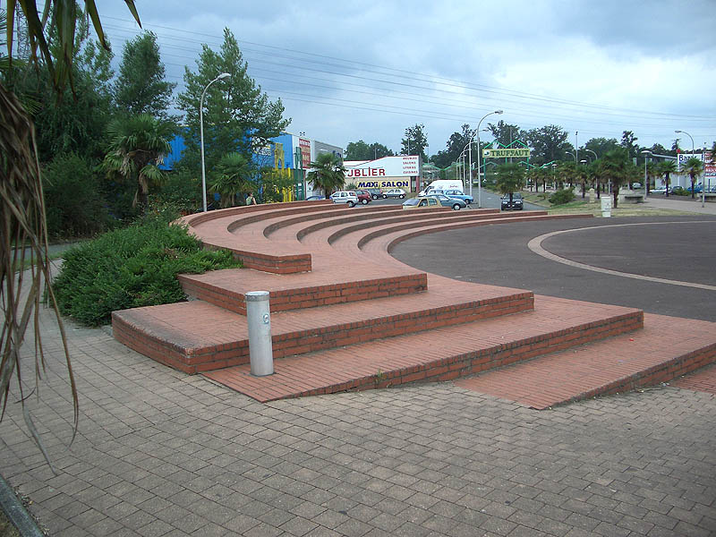 ZA Le Mail Lons Skate Spot