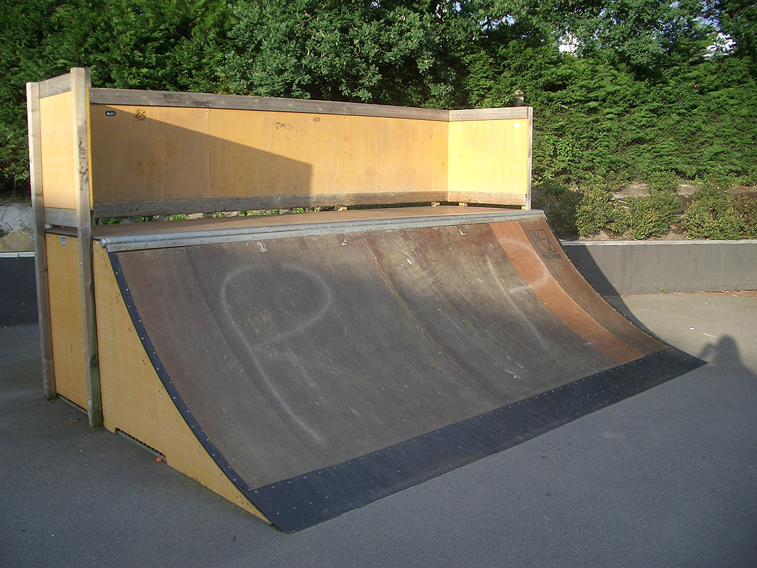 Palais des Congrès Le Loroux Bottereau Skate Spot
