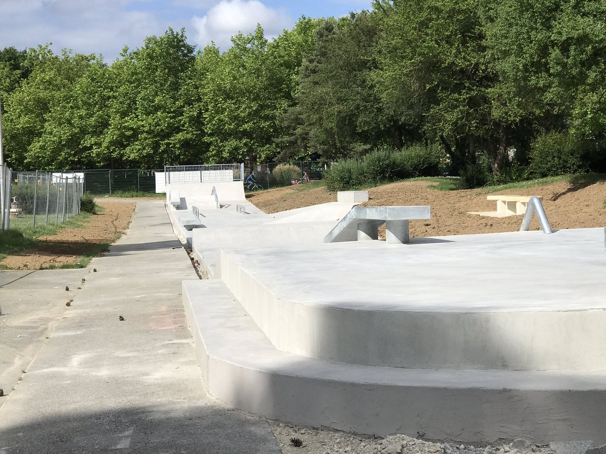 Le Bois Maurepas Skate Spot