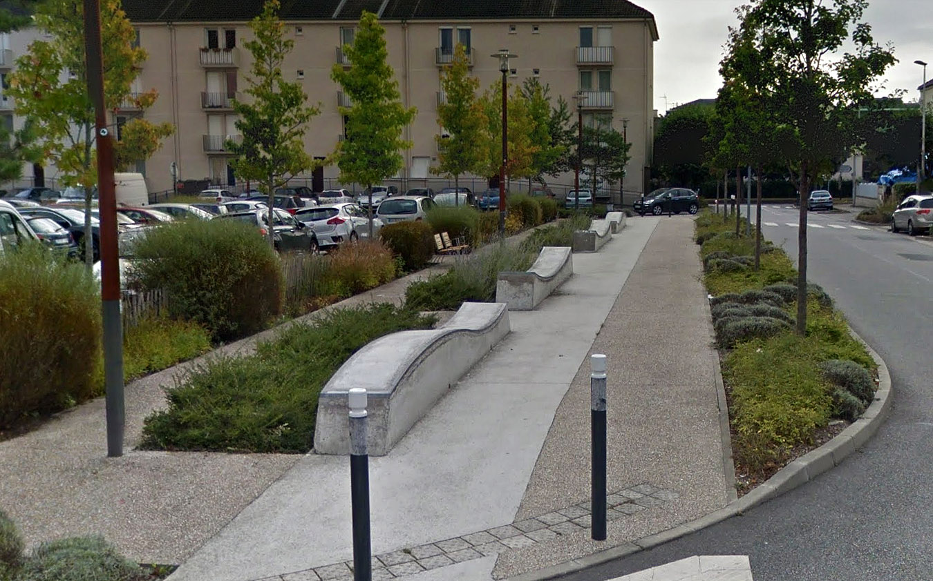 Square du Mâconnais Maurepas Skate Spot