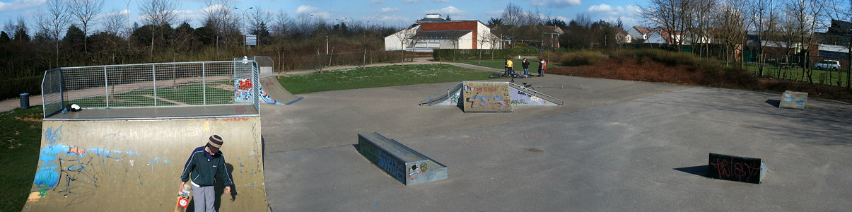 Collège Boucher Voisins le Bretonneux Skate Spot