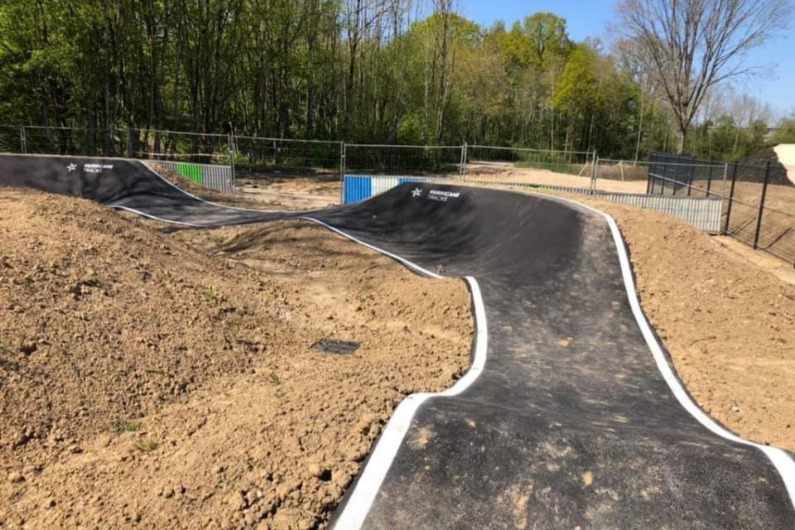 Pole Glisse Voisins le Bretonneux Skate Spot