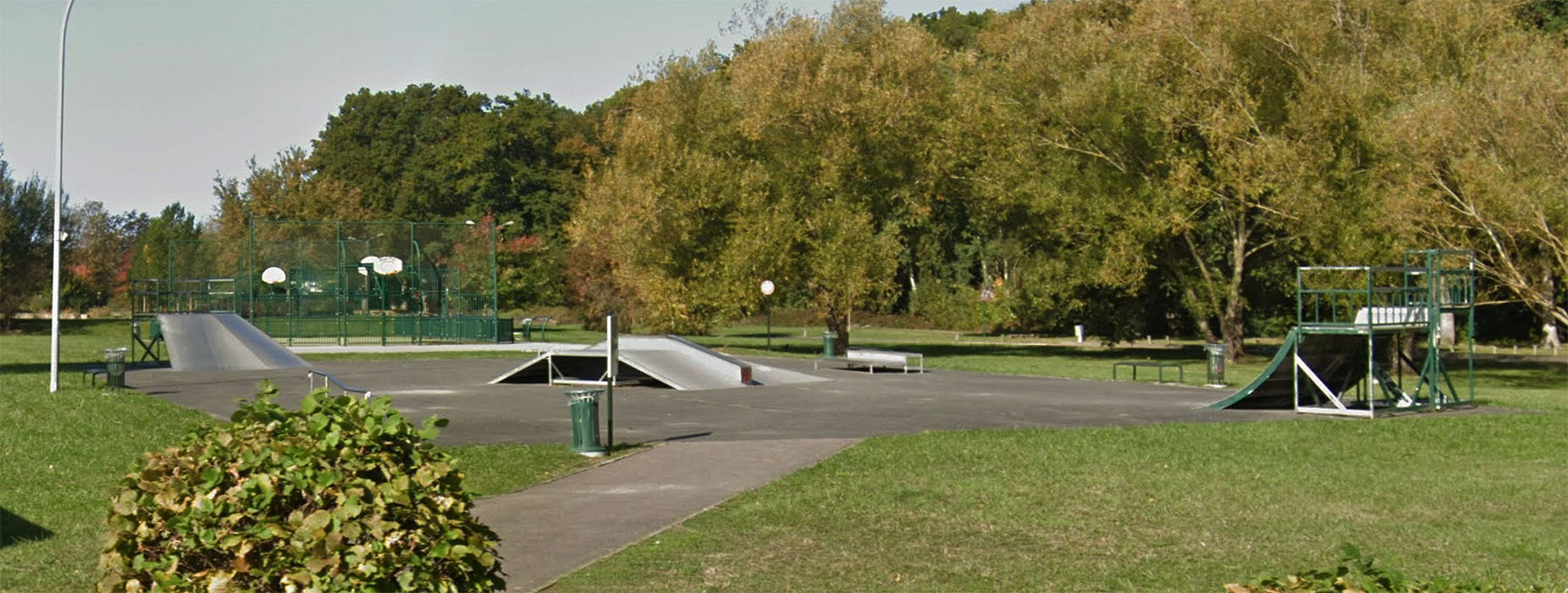 Lycée Jules Verne Limours Skate Spot