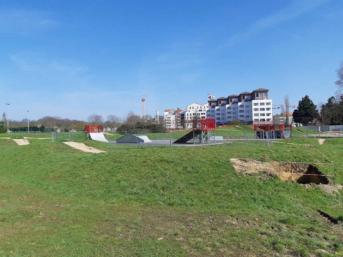 Parc des 33 Hectares Neuilly sur Marne Skate Spot