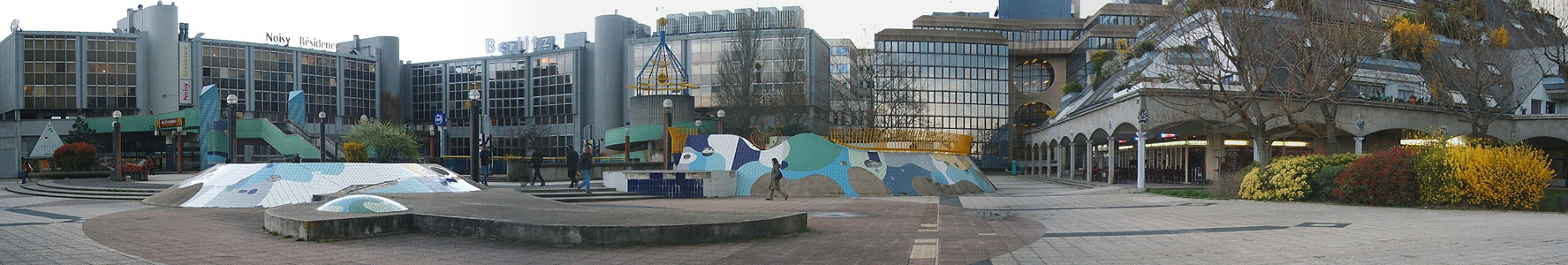 Gare RER Noisy le Grand Skate Spot