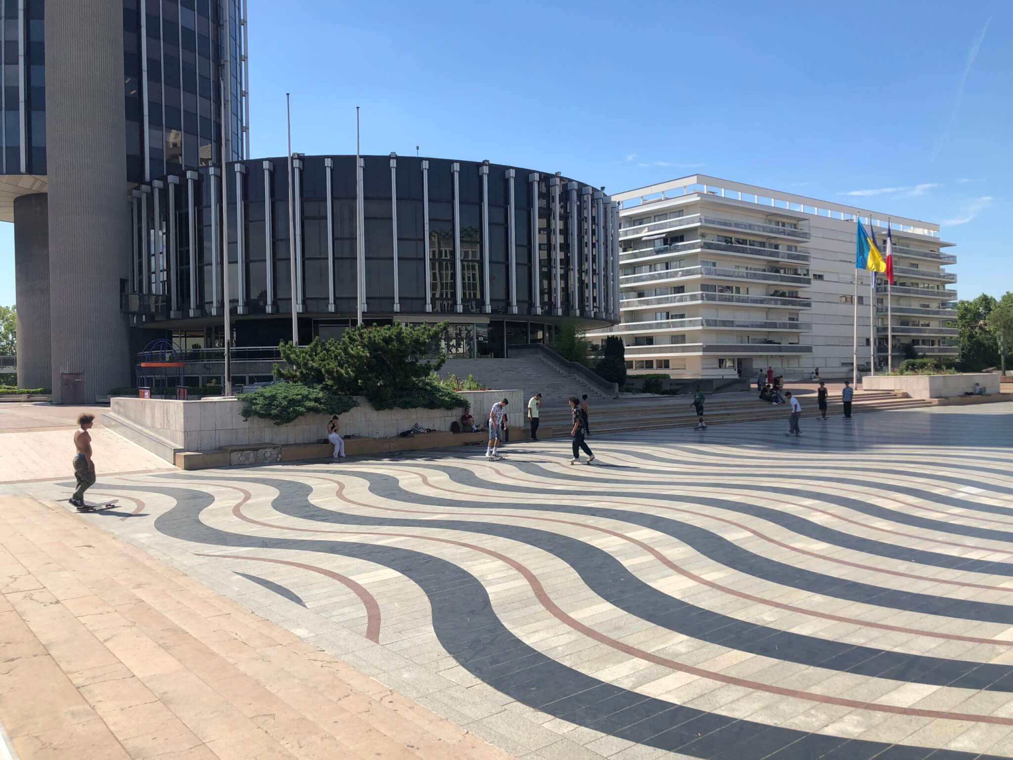 Hôtel de Ville Créteil Skate Spot