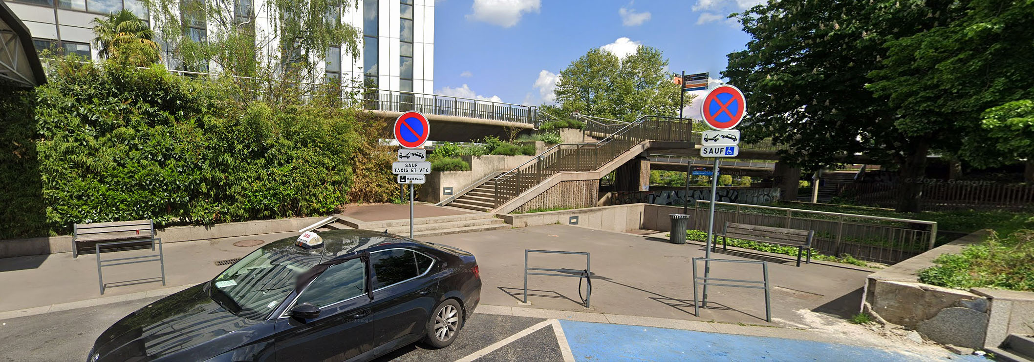 Hôtel Ibis Courbevoie Skate Spot