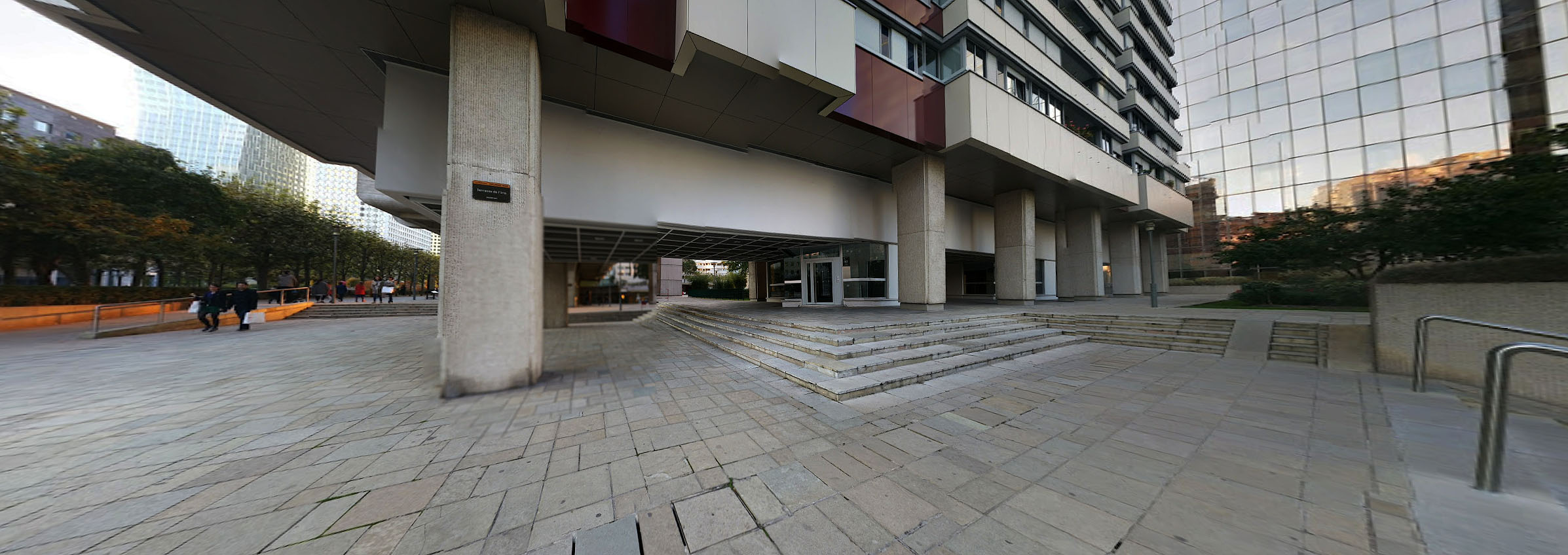 Le Moretti Courbevoie Skate Spot
