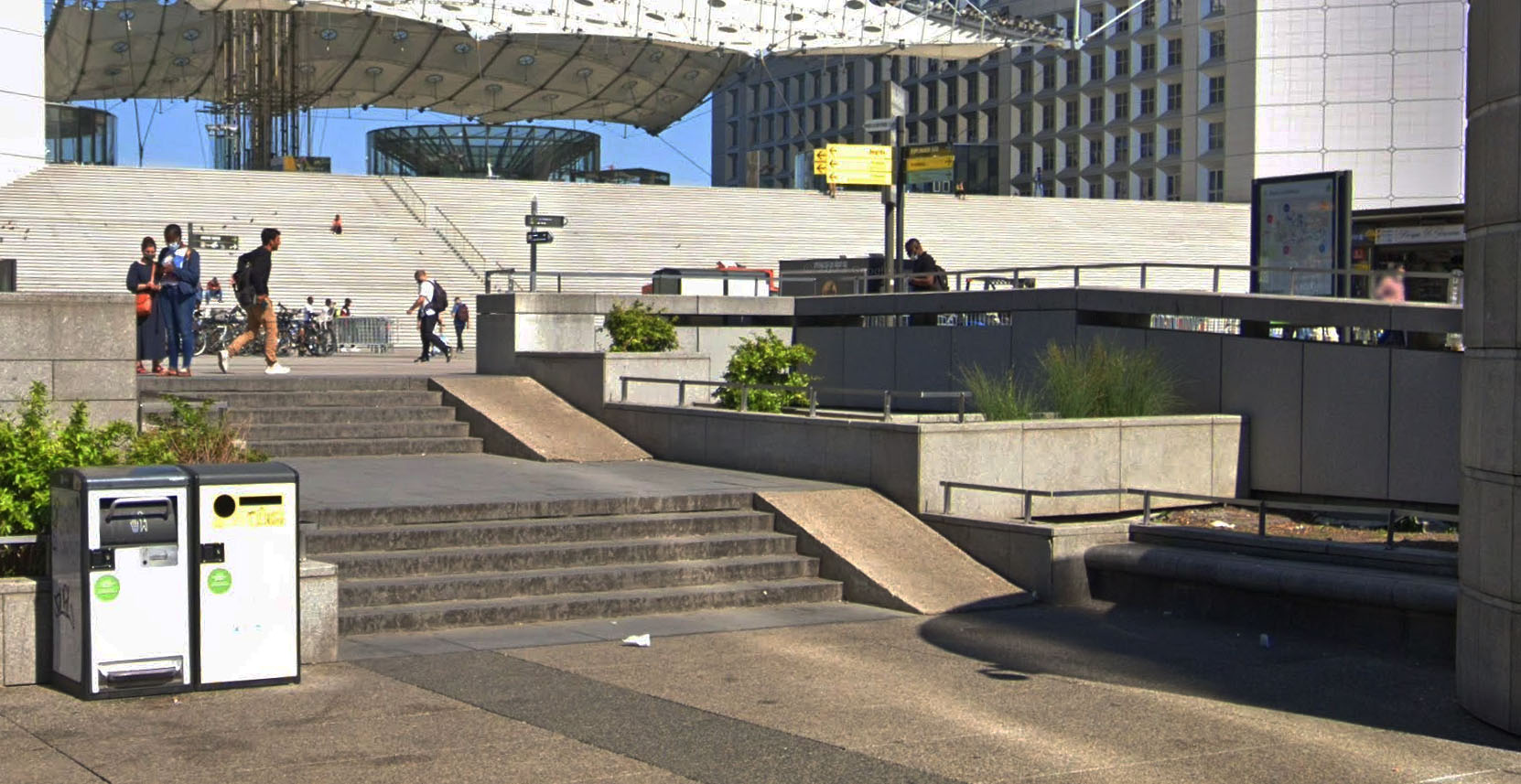 Passage de l' Arche Puteaux Skate Spot