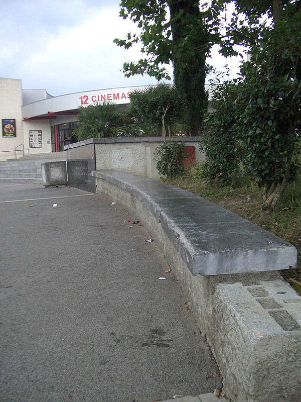 Cinéma CGR Pau Skate Spot
