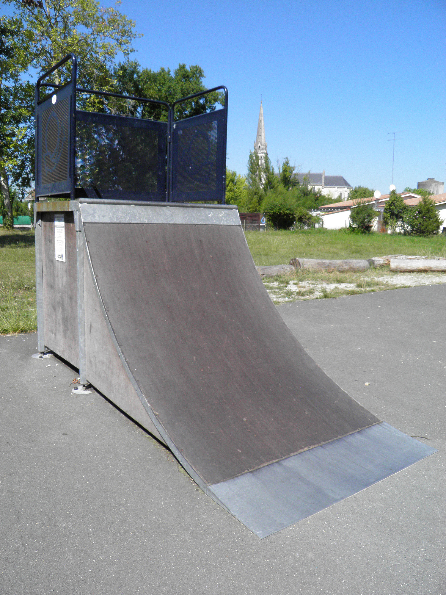 Salle des Fêtes Salaunes Skate Spot