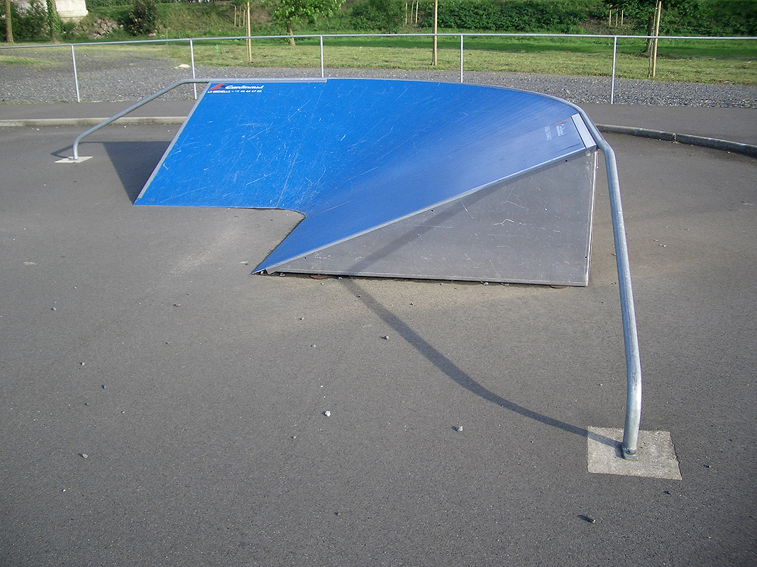Centre Socioculturel Saint Julien de Concelles Skate Spot