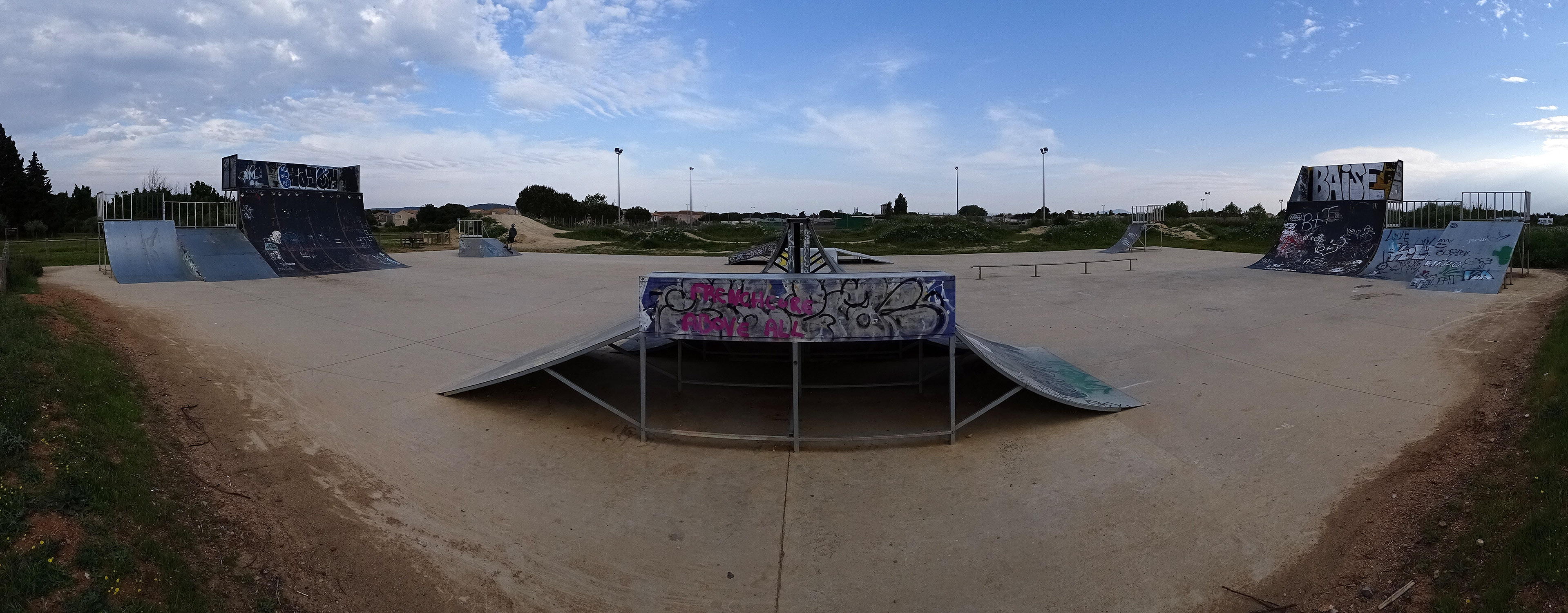 Stade Mimoun Villeneuve lès Maguelone Skate Spot