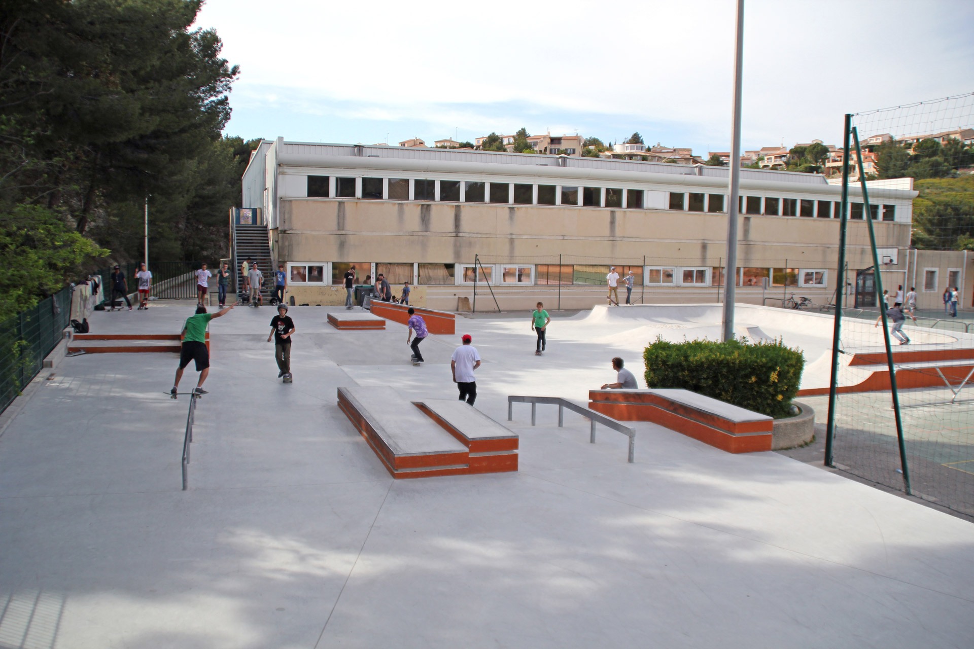 Gymnase Calmat Sausset les Pins Skate Spot