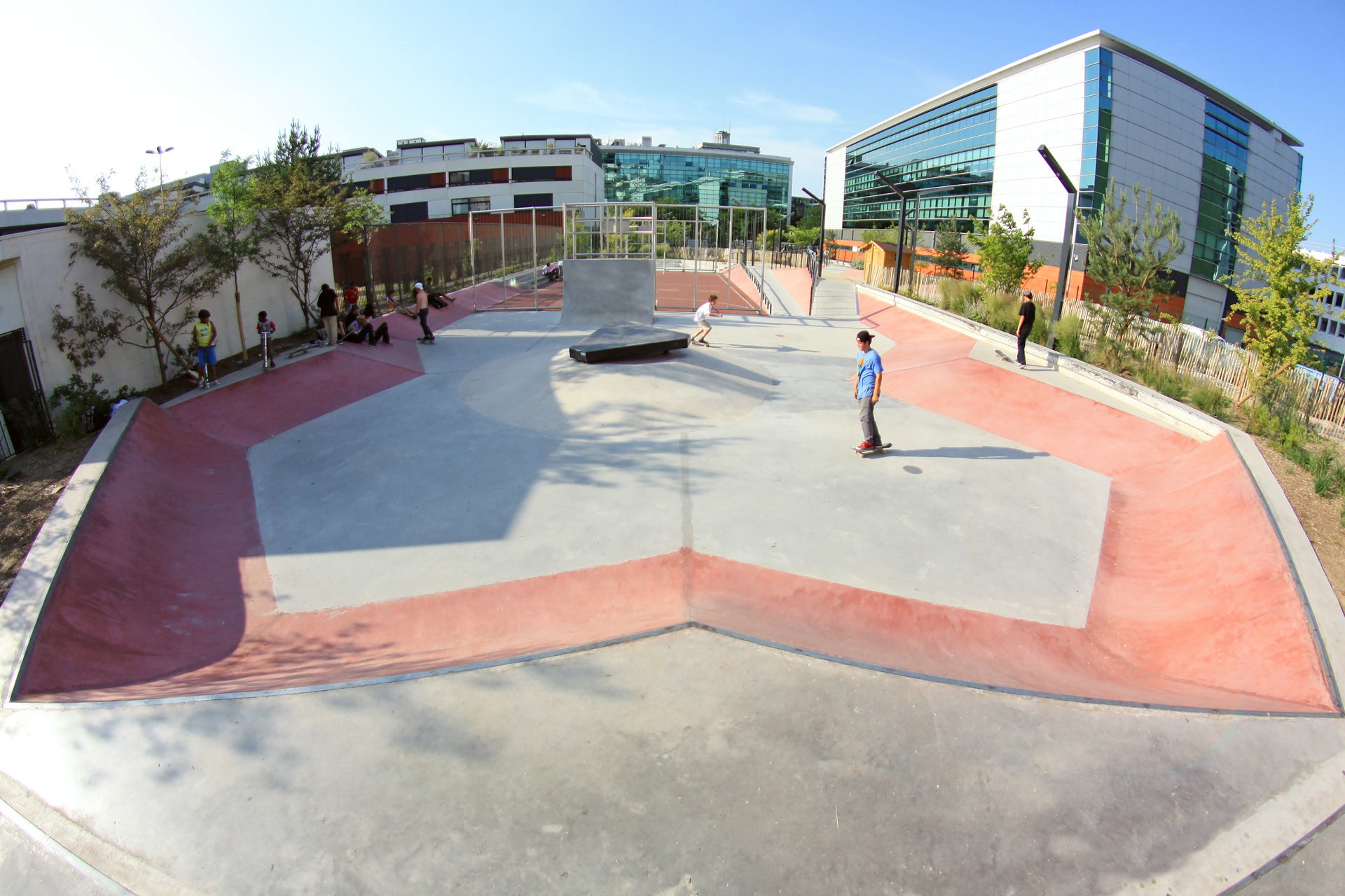 Jardin Des Fauvelles Courbevoie Skate Spot