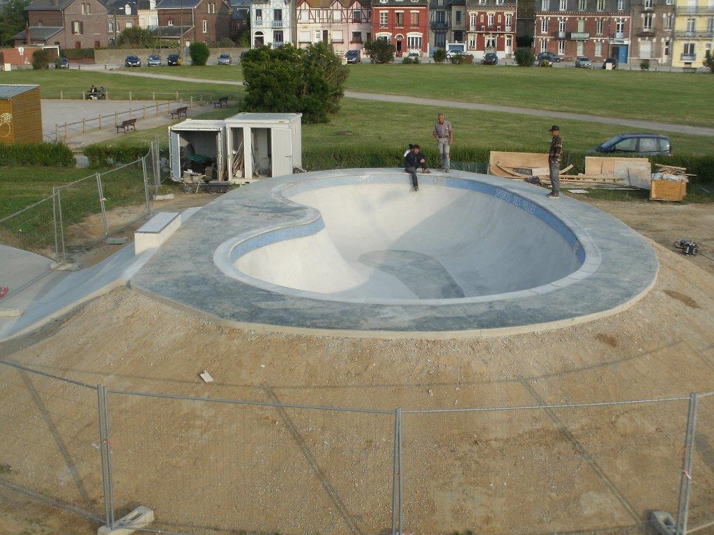 Square du Souvenir Mers les Bains Skate Spot