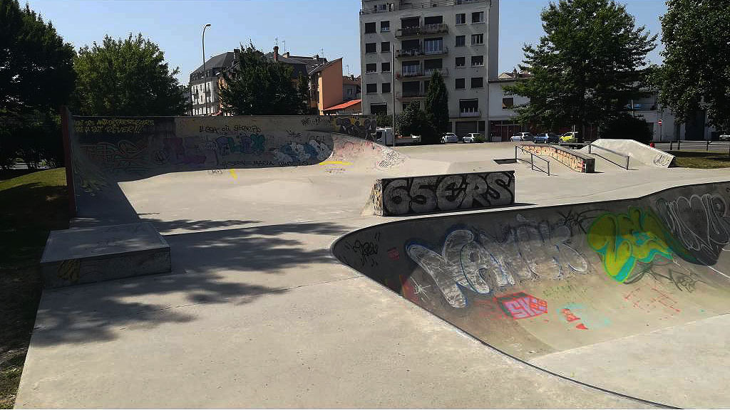 Parc Bourse du Travail Tarbes Skate Spot