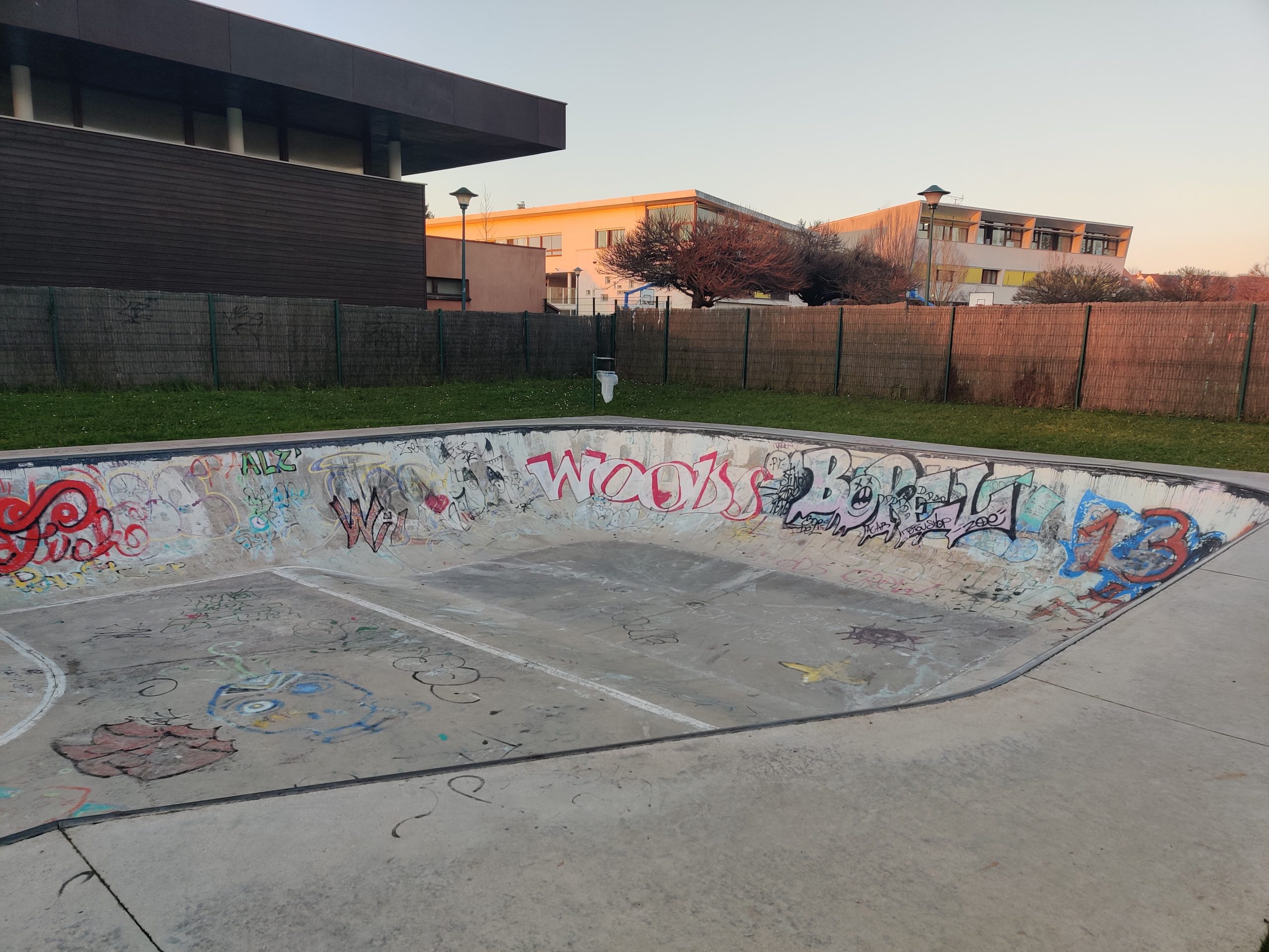 Parc des Frênes Montévrain Skate Spot