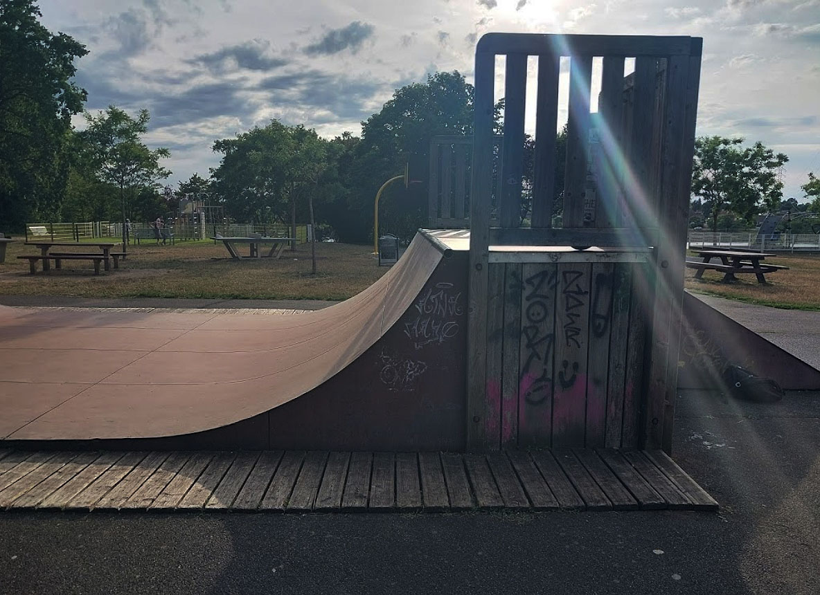 Lac des Bretonnières Joué lès Tours Skate Spot