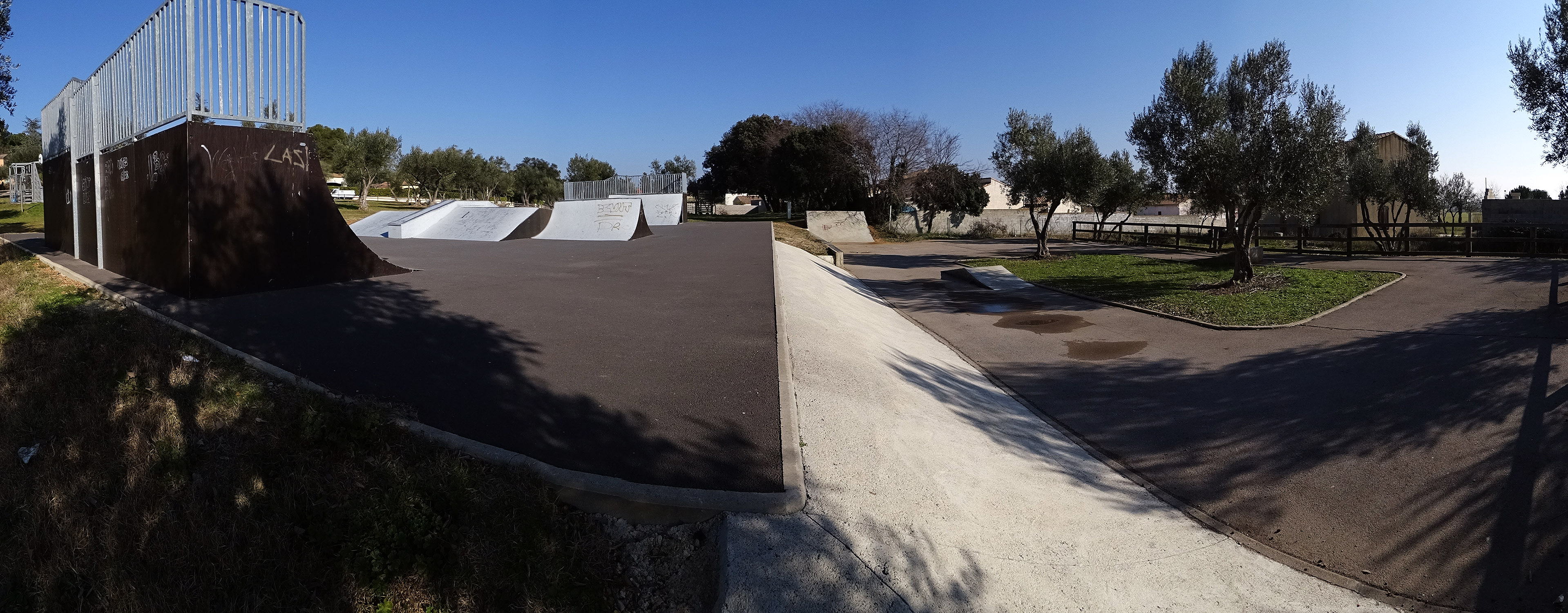 Parc des Olivettes Saint Brès Skate Spot